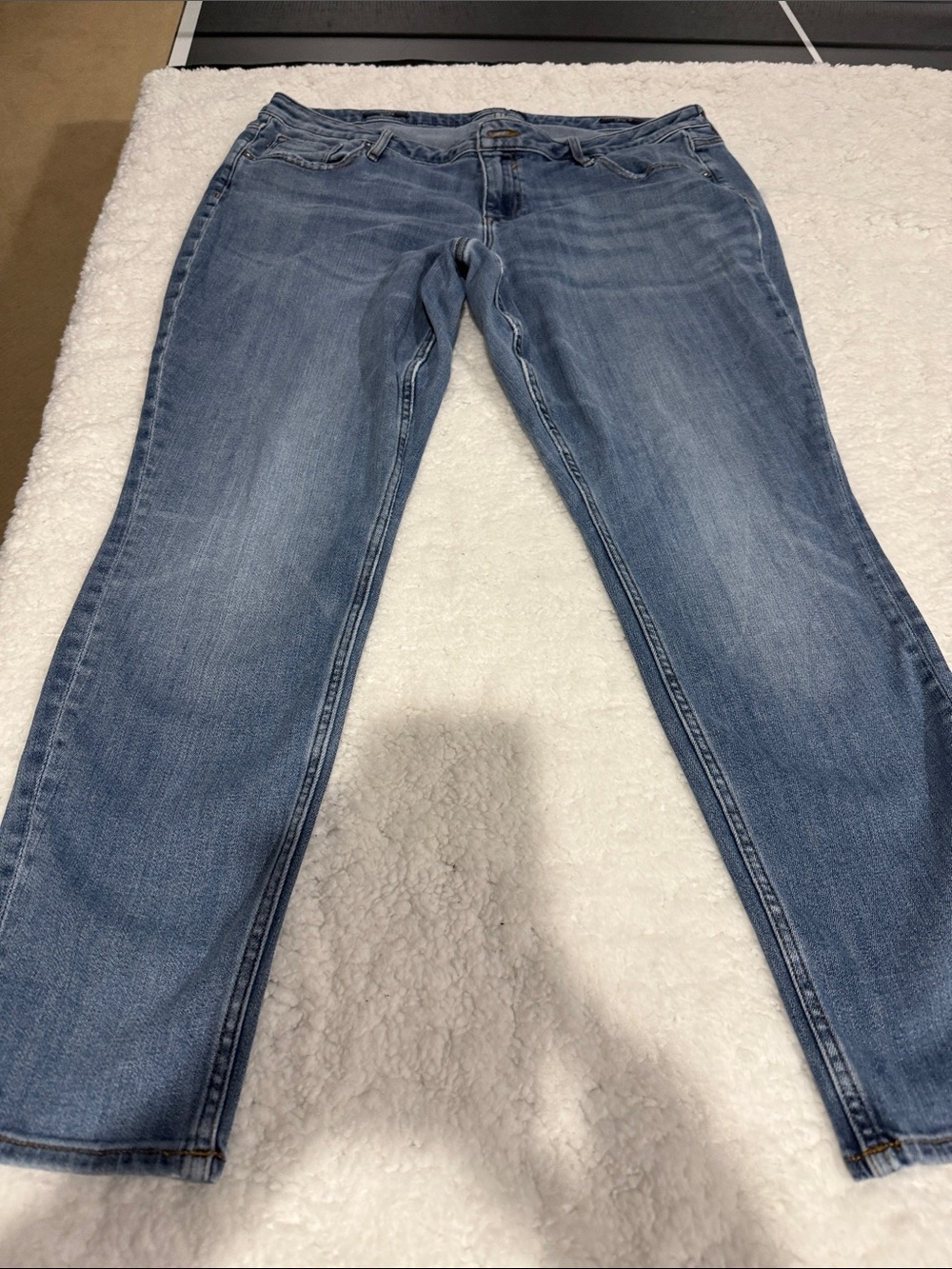 Vigoss Mid Wash Straight-Leg Women's Jeans